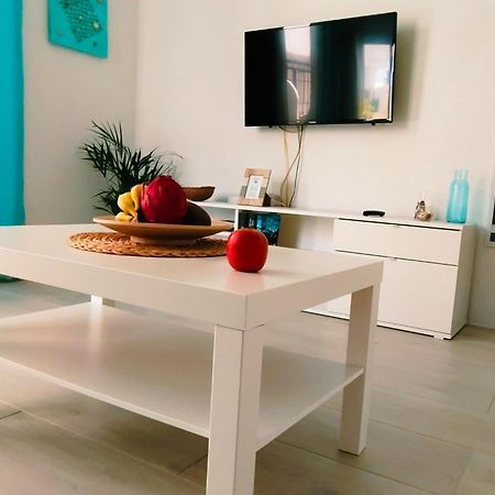 Louise 1 Minuto A Pie Del Mar Apartman Tías Kültér fotó