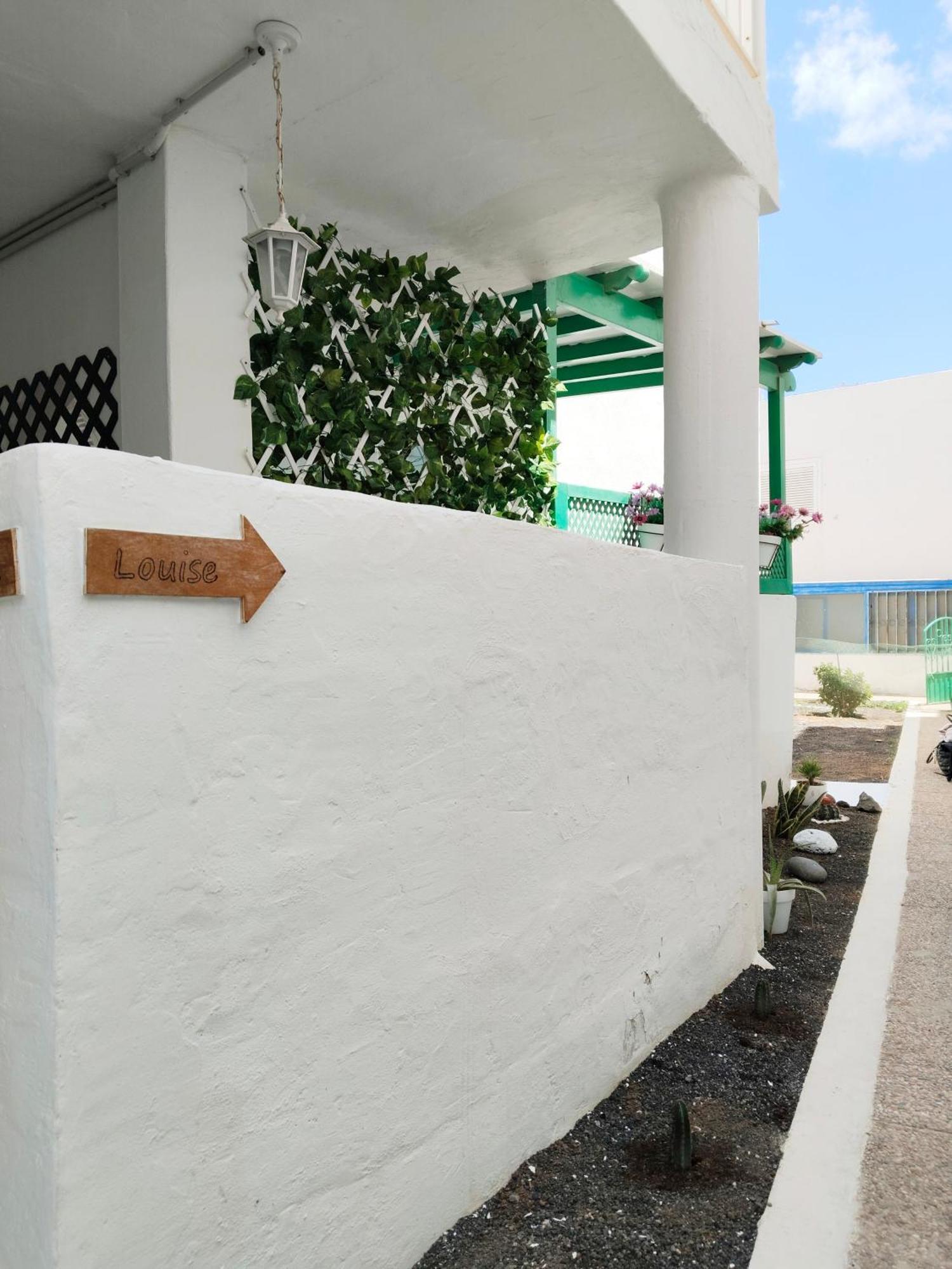 Louise 1 Minuto A Pie Del Mar Apartman Tías Kültér fotó