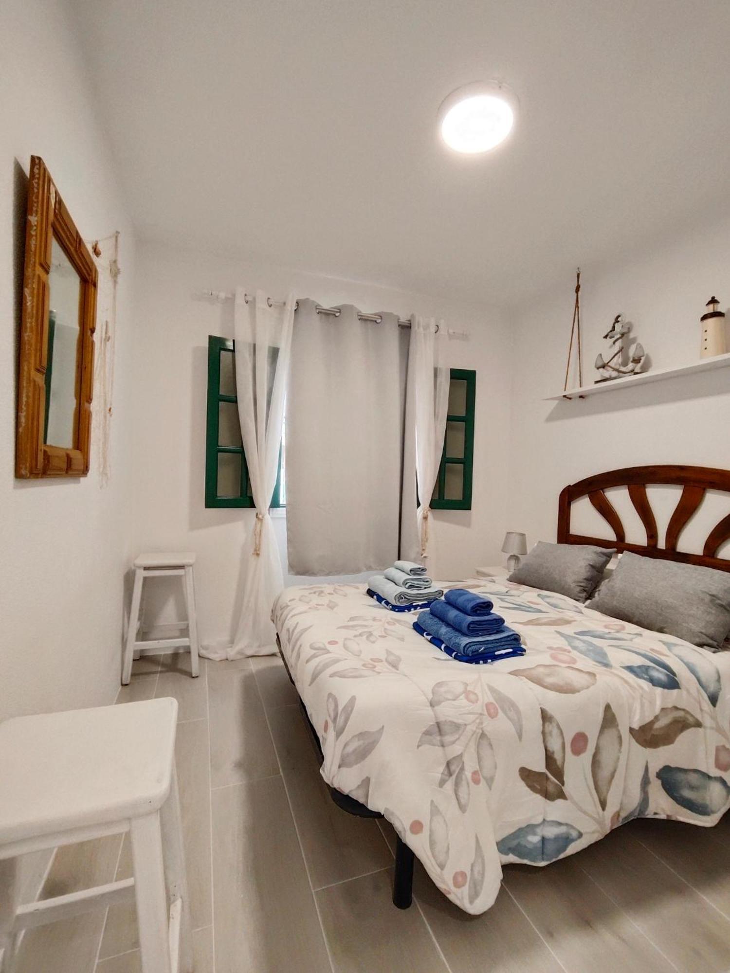 Louise 1 Minuto A Pie Del Mar Apartman Tías Kültér fotó