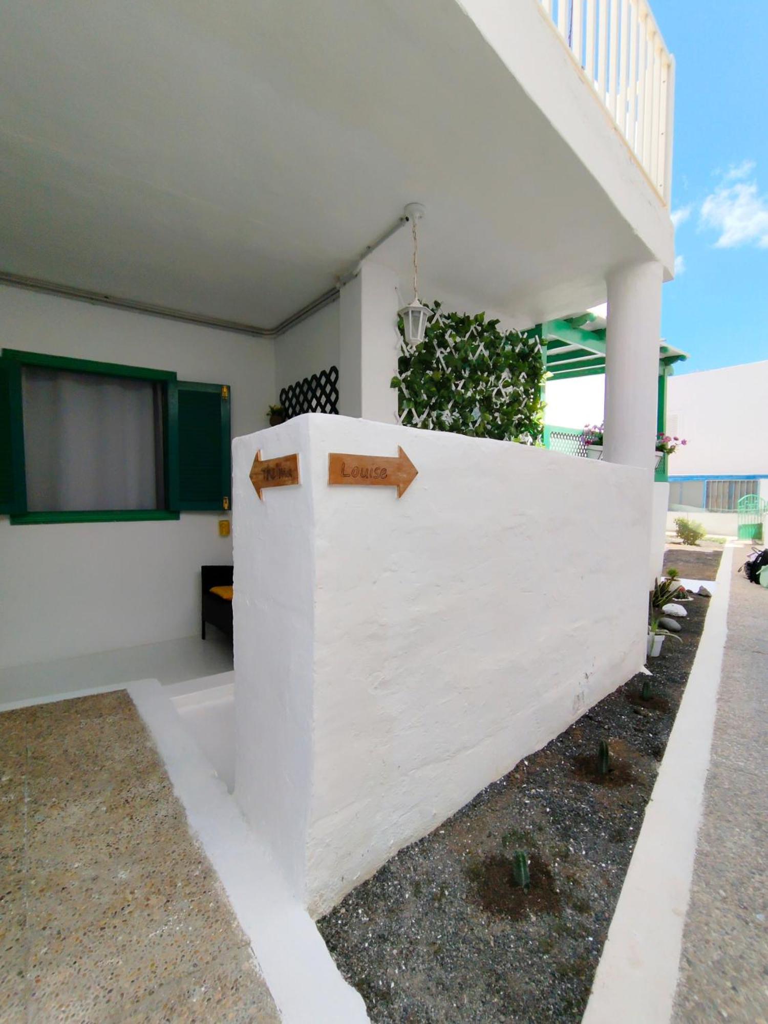 Louise 1 Minuto A Pie Del Mar Apartman Tías Kültér fotó